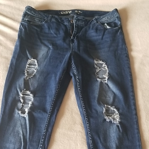 Distressed Skinny Jeans - Picture 2 of 7